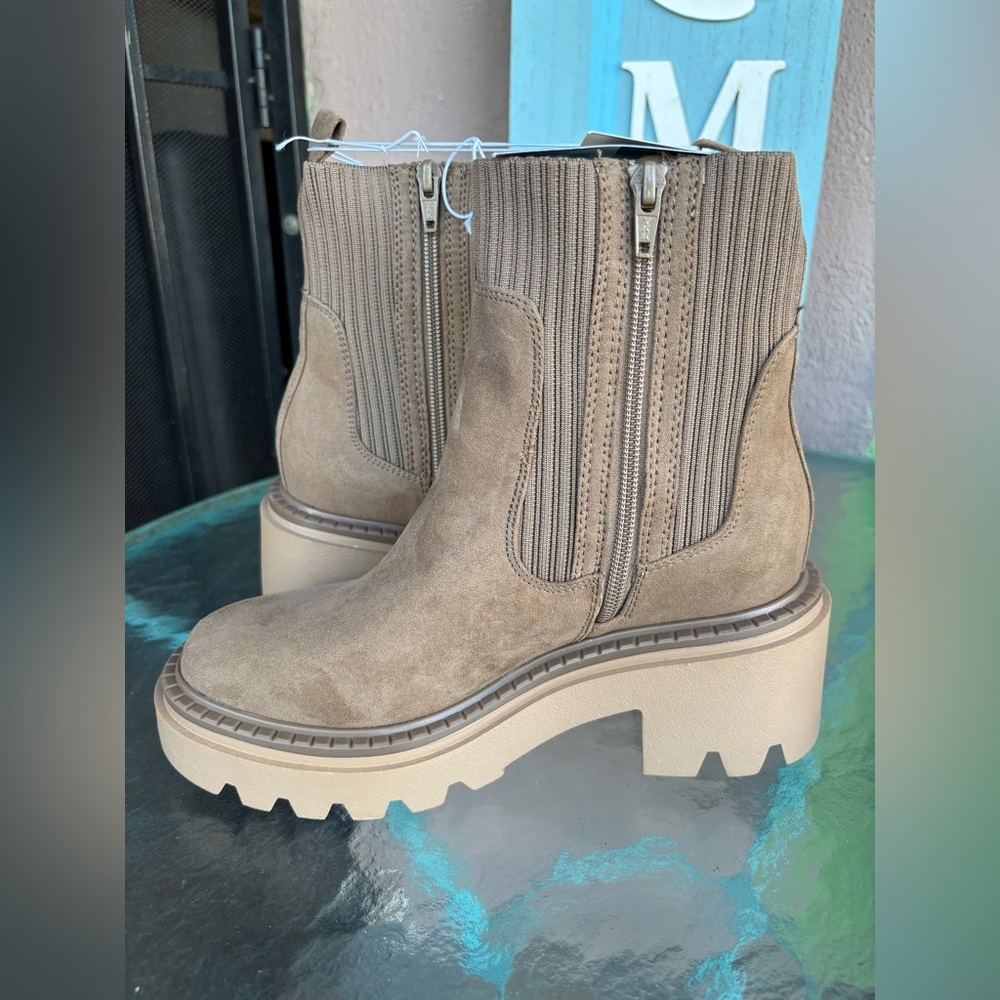 ๐NWT Universal Threads Tan Ankle Boots๐ SIZE 7 womenโs Box C - Picture 8 of 16